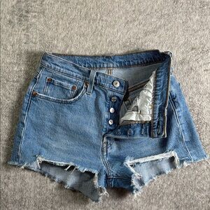 Levi’s 501 Women’s Sz27 High Waisted Med Blue Frayed Hem Denim Shorts